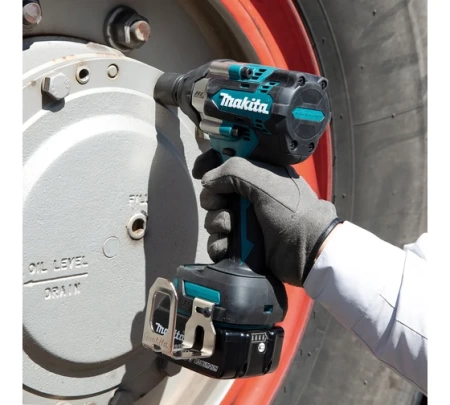   Makita DTW700Z